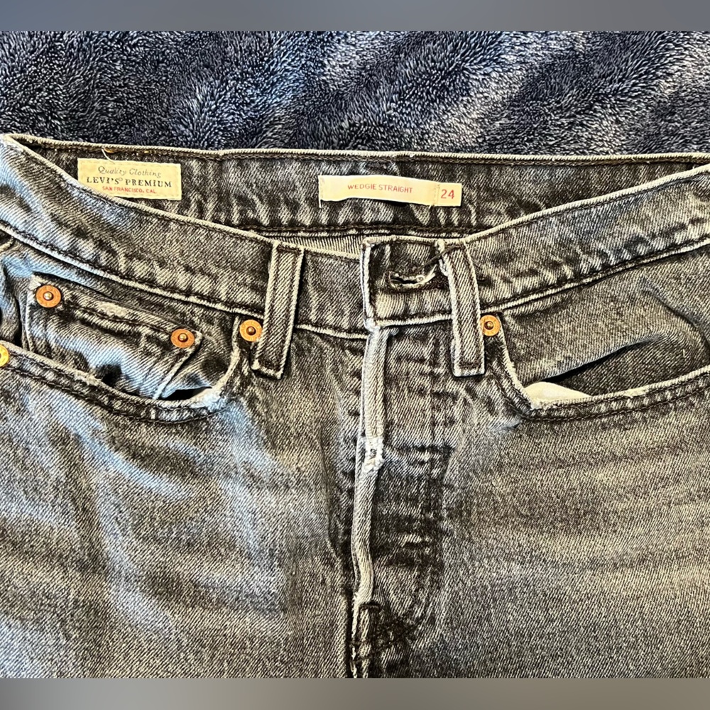 Gray Washed Levis Jeans - image 4